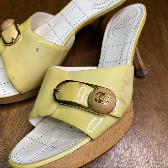 Chanel Clogs Yellow Patent Leather Mules Vintage Slip On Heels Italy 5 - Picture 6 of 12